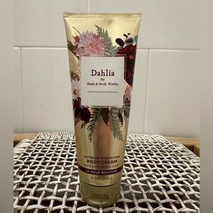 NWT Bath & Body Works Dahila Ultimate Hydration body lotion